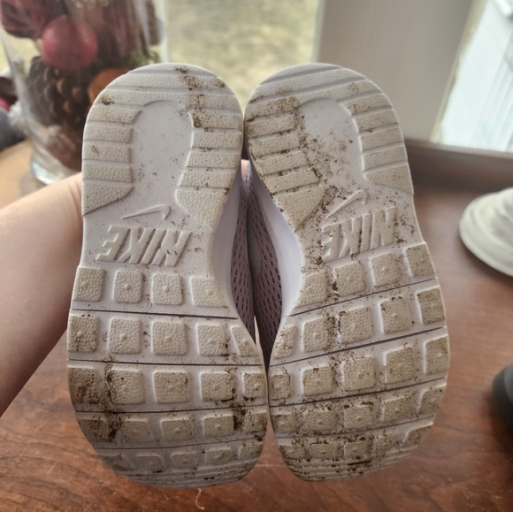 9c light lilac pink girls nikes lightly used - Picture 4 of 4